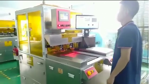 全自动丝印机在手动模式下的印刷视频