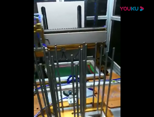 丝印机直尺自动印刷的视频