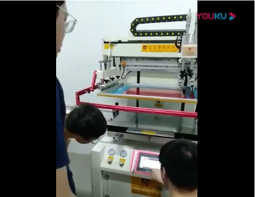 湖南大学售后人员,指导丝印机的使用方法和参数设置